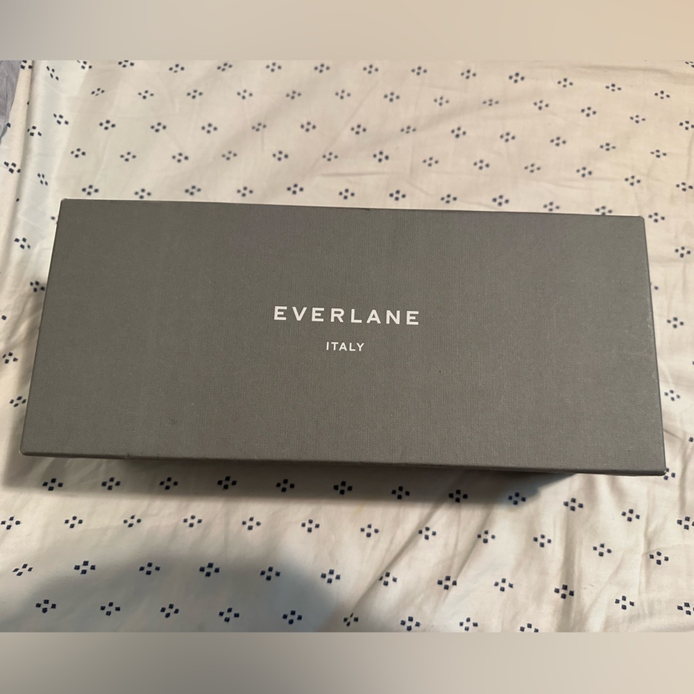 Everlane V Heel - Black Suede Pointed Toe Kitten Heel - Picture 4 of 6